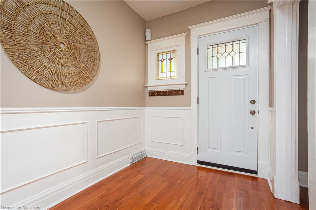 209 Weir Street N Property Photo 3