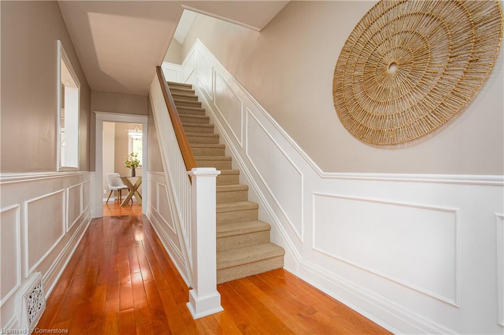 209 Weir Street N Property Photo 4