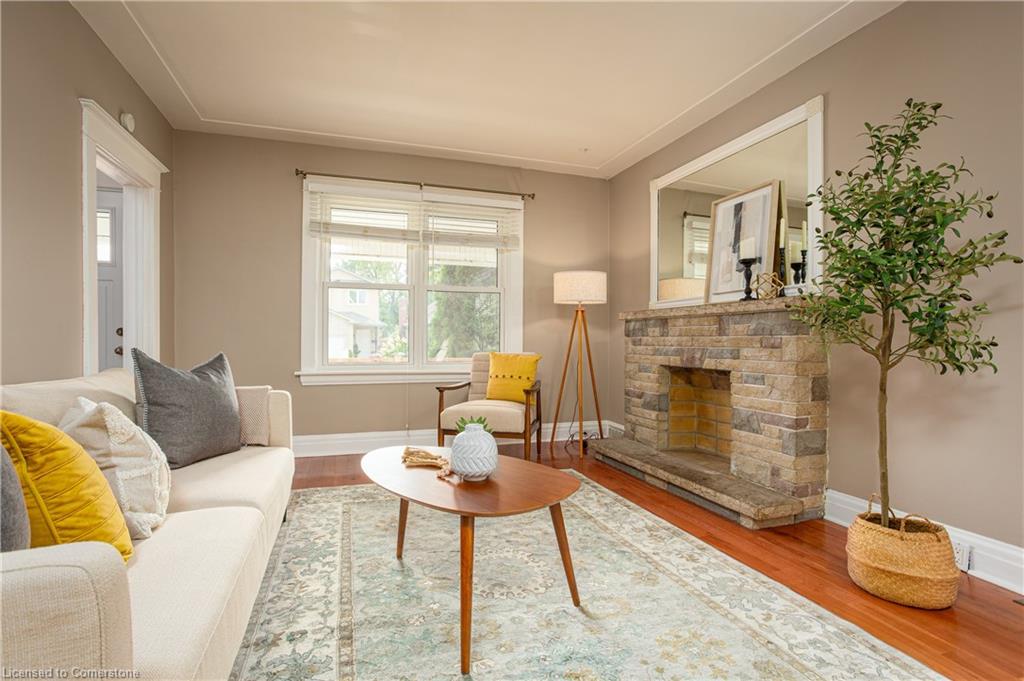 209 Weir Street N Property Photo 7