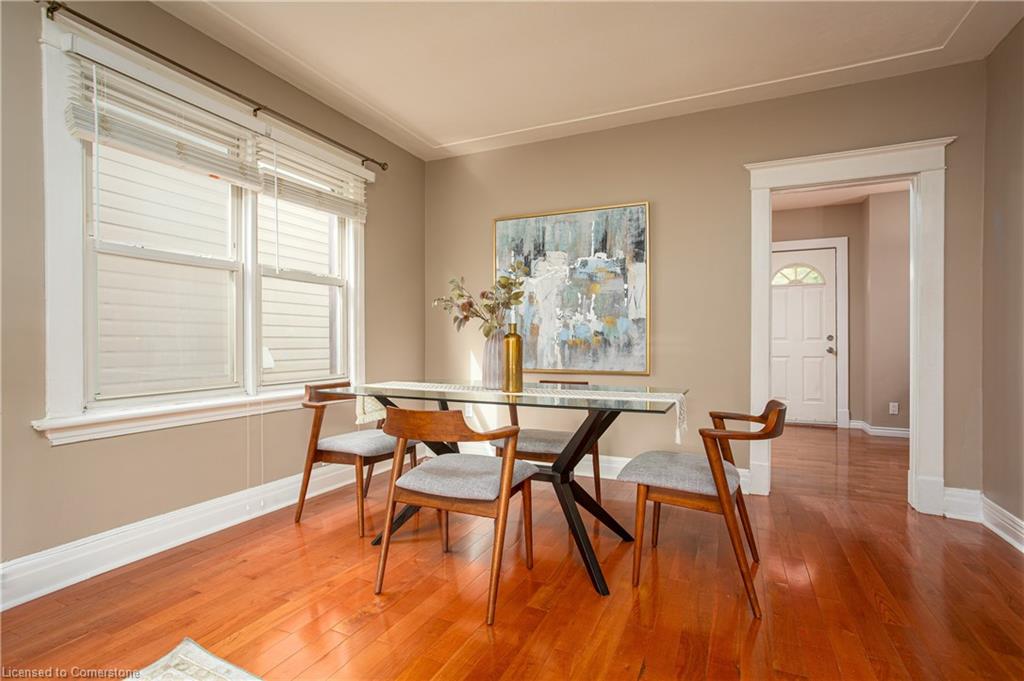 209 Weir Street N Property Photo 9