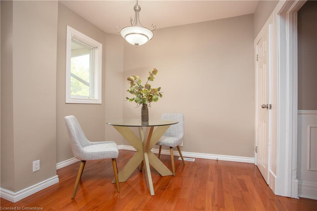 209 Weir Street N Property Photo 11