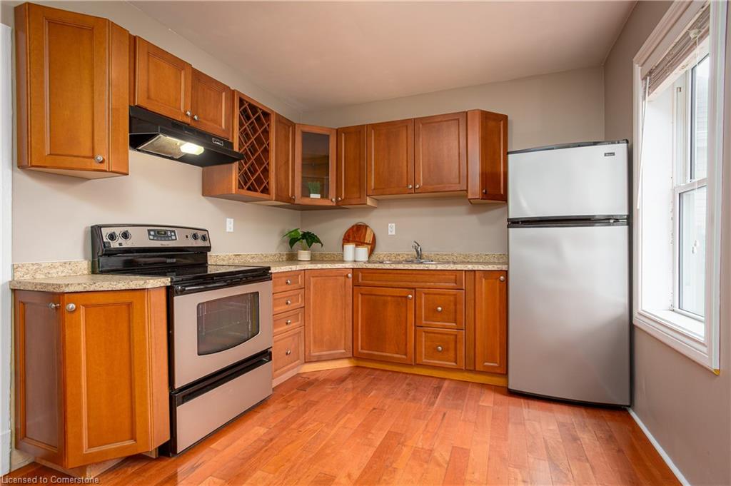 209 Weir Street N Property Photo 13