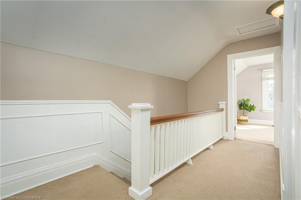 209 Weir Street N Property Photo 15