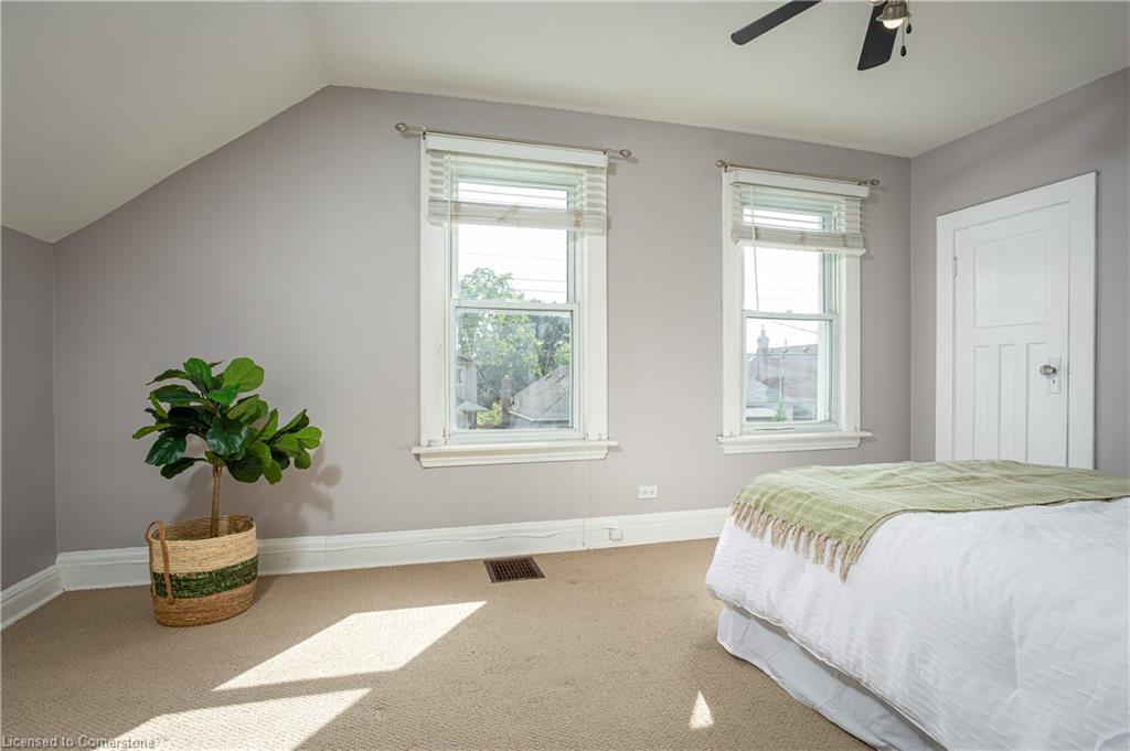 209 Weir Street N Property Photo 17