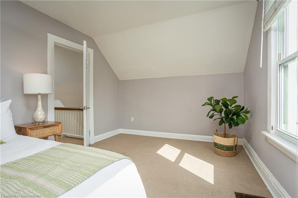 209 Weir Street N Property Photo 18