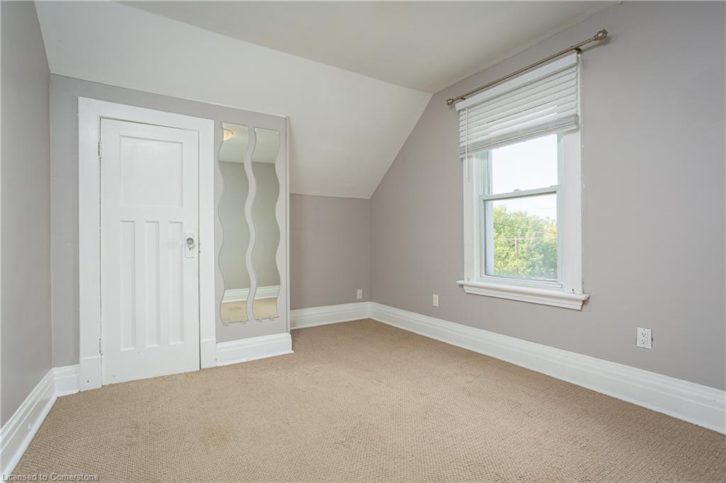 209 Weir Street N Property Photo 19
