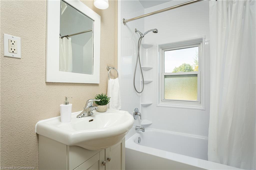 209 Weir Street N Property Photo 21