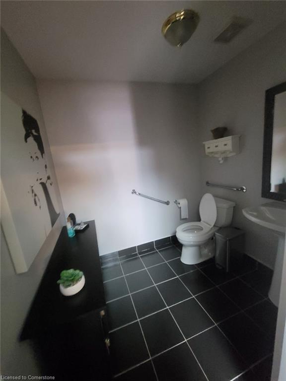9-419 Dundas E/s Street Property Photo 3