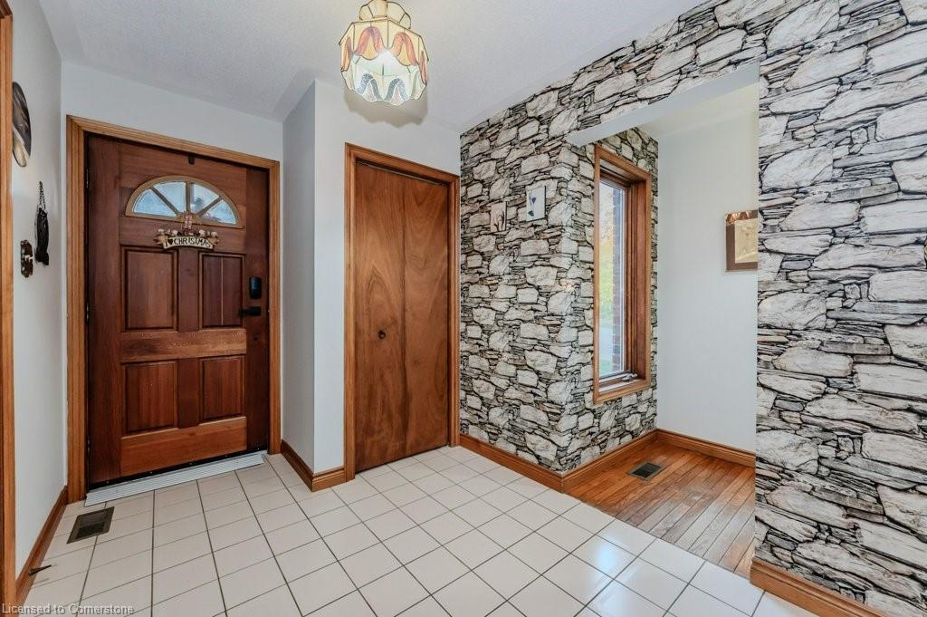 5822 2nd Line Property Photo 4