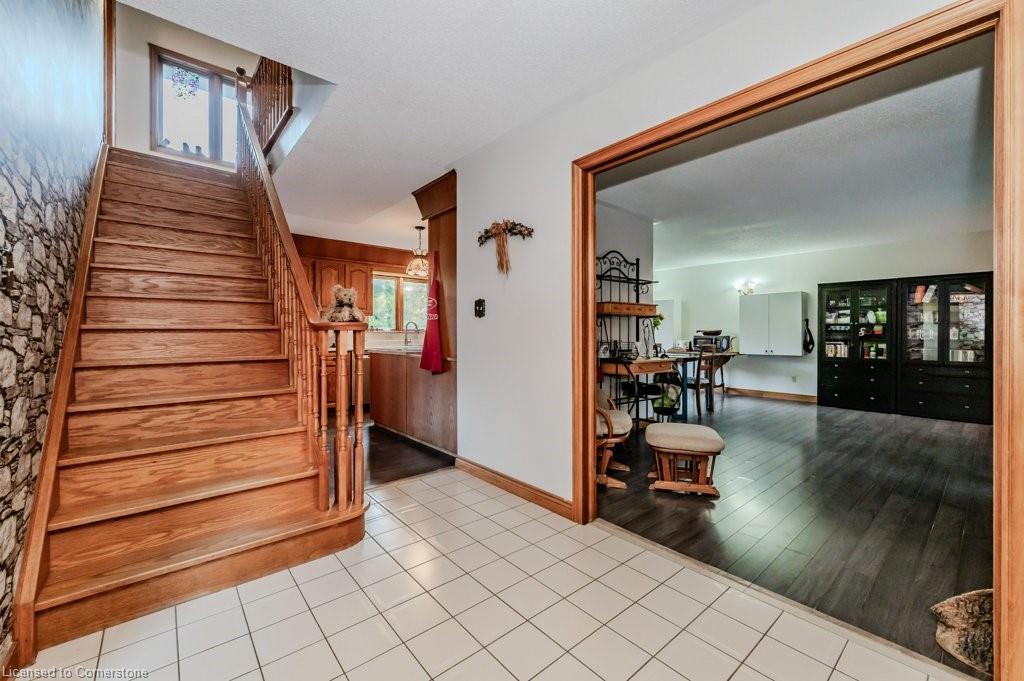 5822 2nd Line Property Photo 5