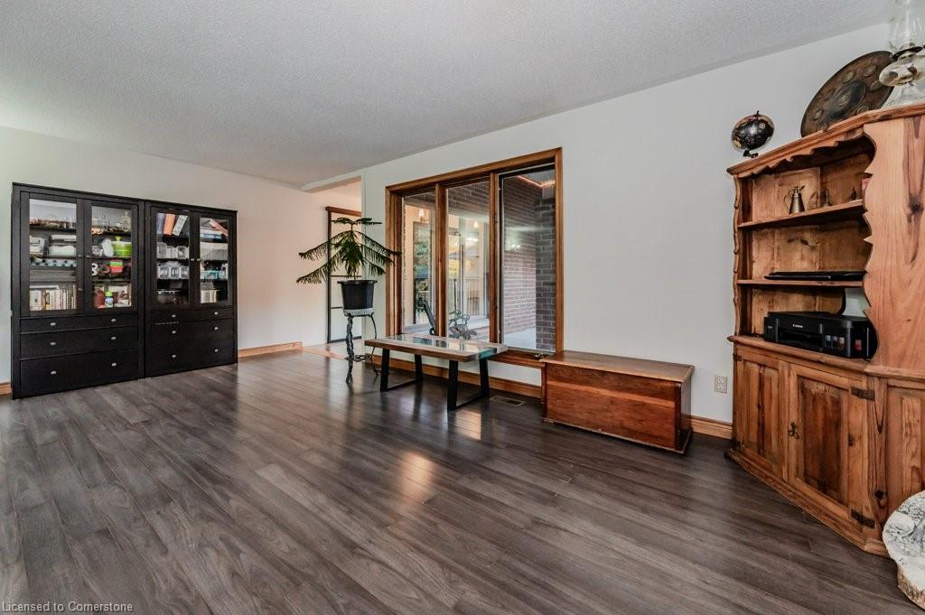 5822 2nd Line Property Photo 9