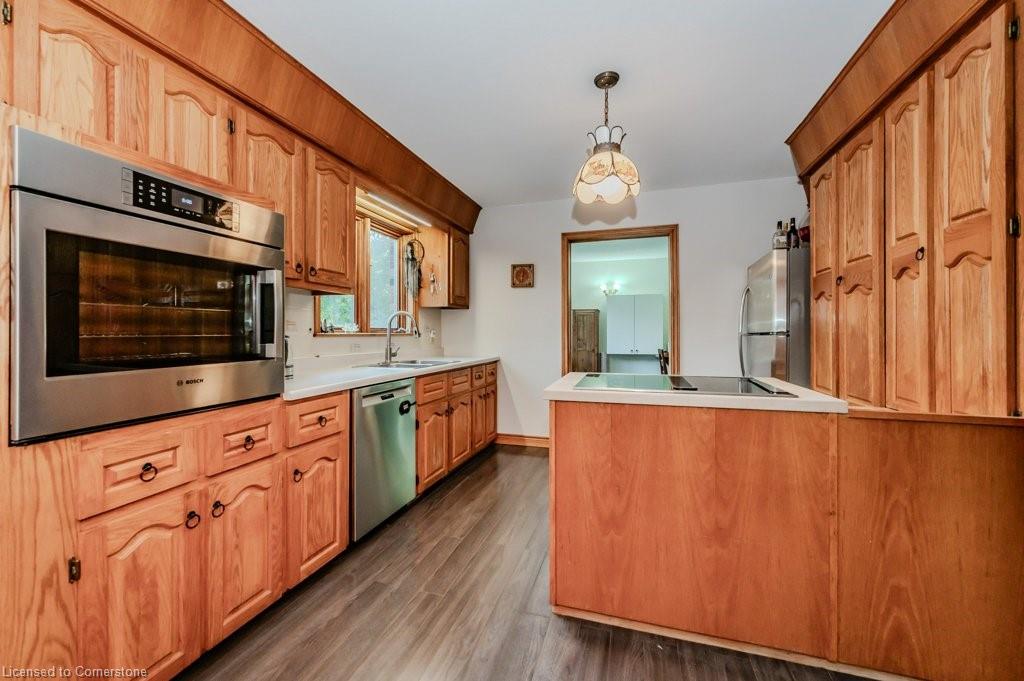 5822 2nd Line Property Photo 8