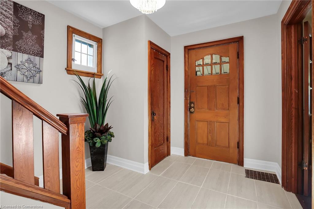 65 London Street S Property Photo 3