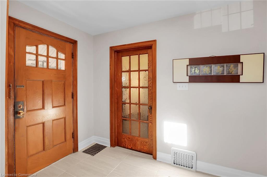 65 London Street S Property Photo 4