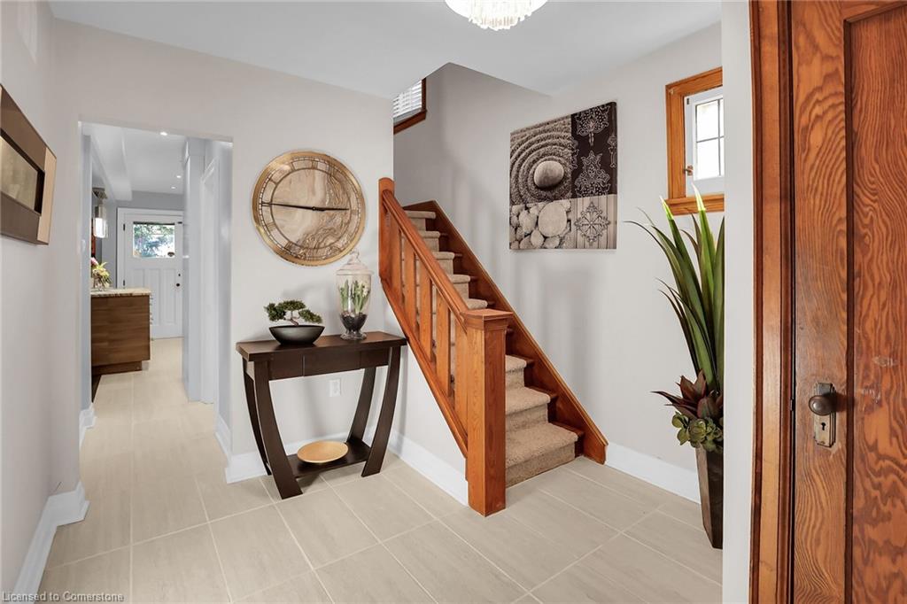 65 London Street S Property Photo 6