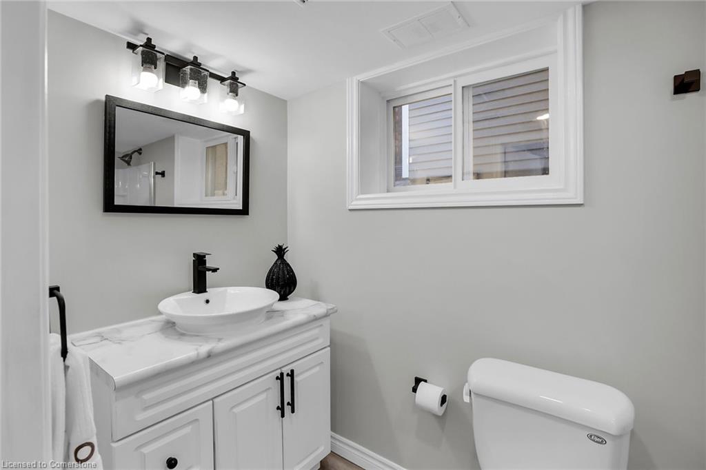 65 London Street S Property Photo 19
