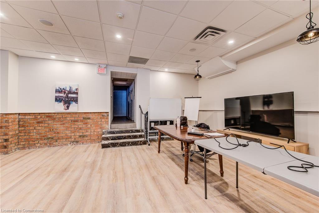 30 Ontario Street S Property Photo 14