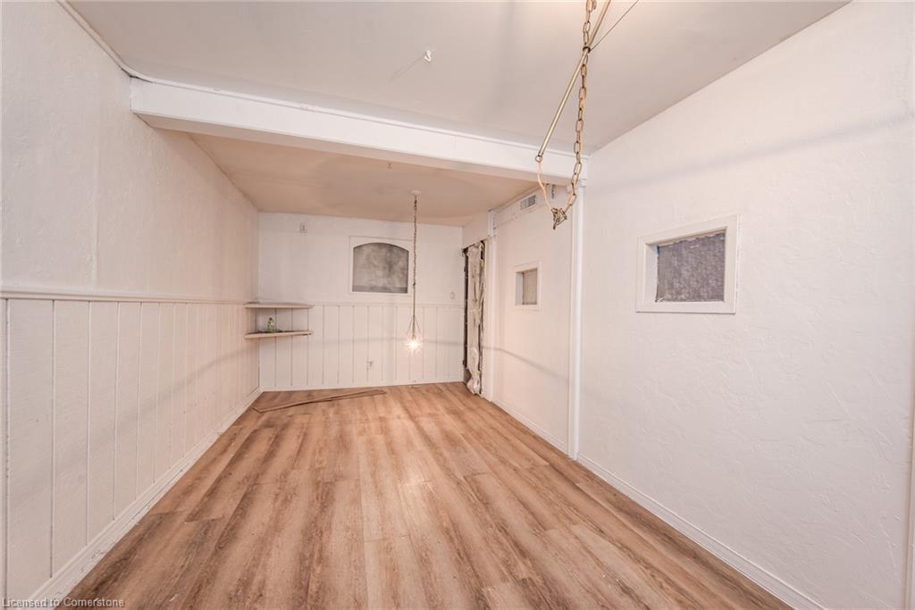 30 Ontario Street S Property Photo 16