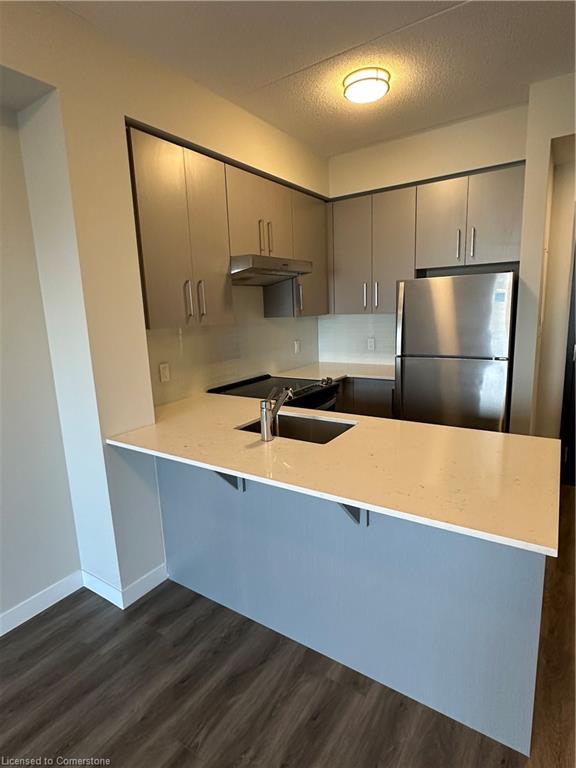 1508-15 Queen Street S Property Photo 4