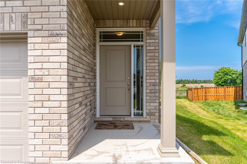7387 Sherrilee Crescent Property Photo 3
