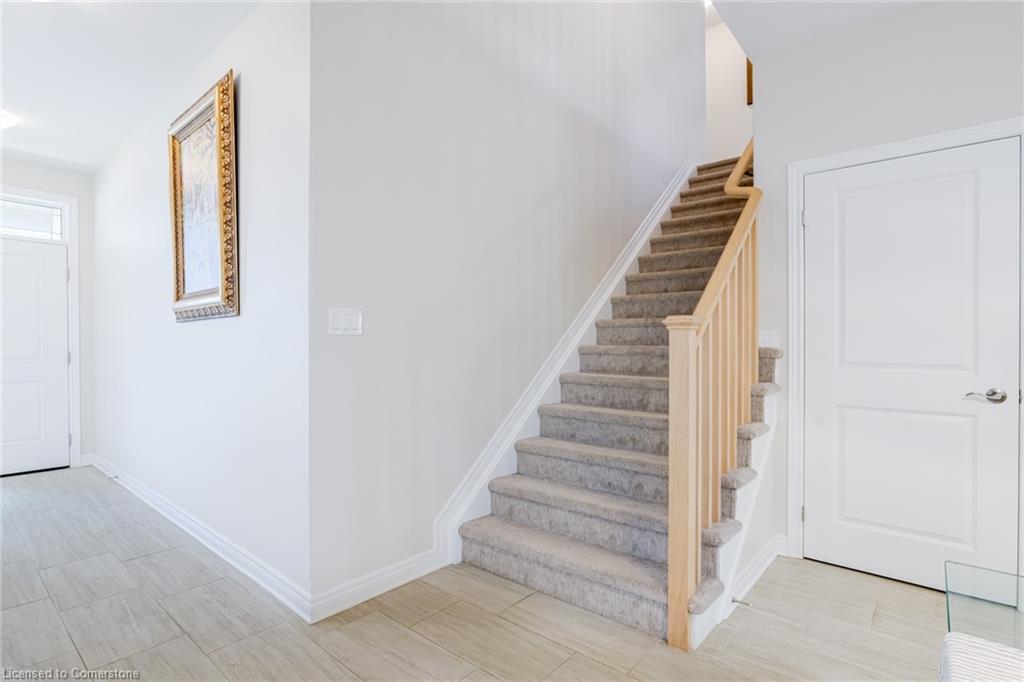 7387 Sherrilee Crescent Property Photo 14