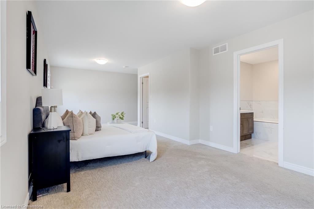 7387 Sherrilee Crescent Property Photo 18