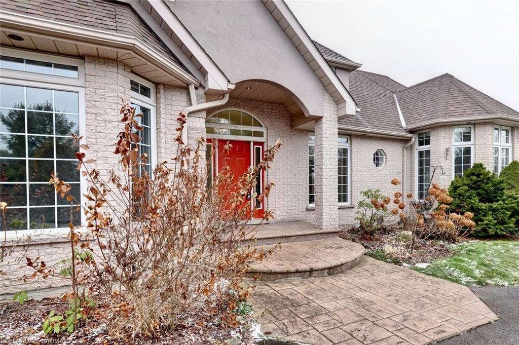 7 Deer Run Crescent Property Photo 3