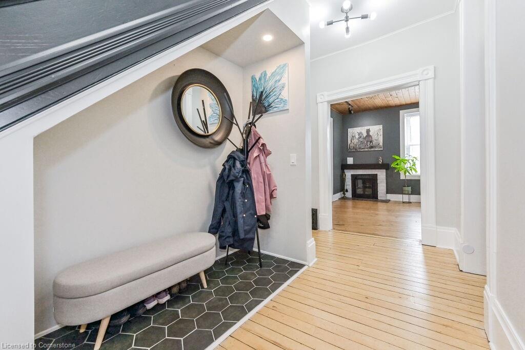 180 Union Street W Property Photo 3