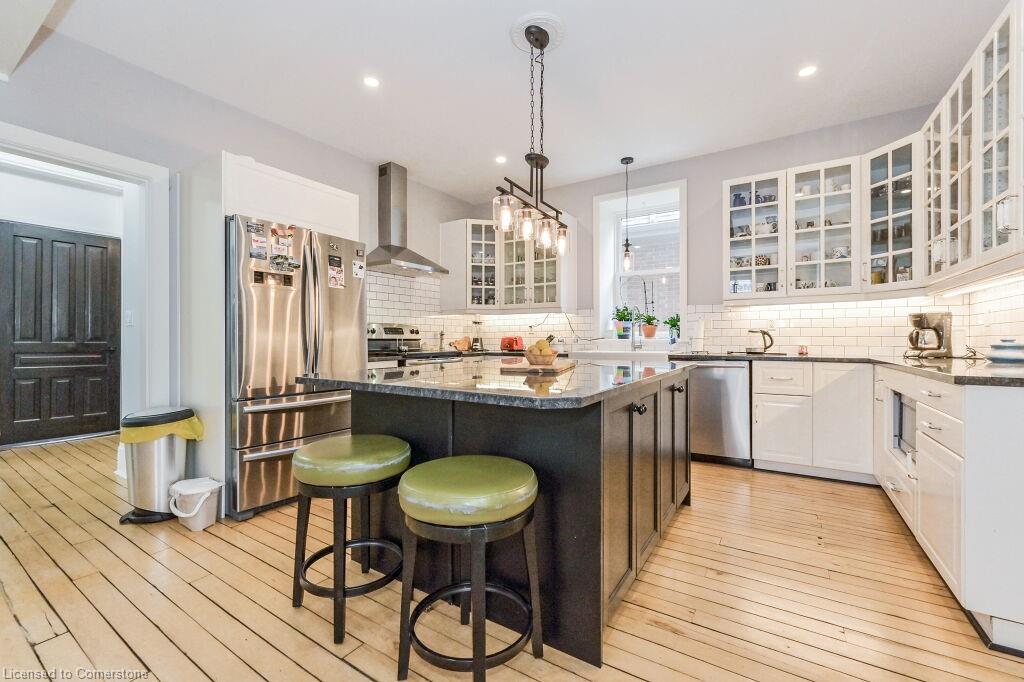 180 Union Street W Property Photo 4