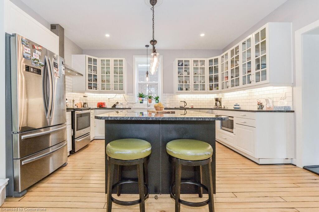 180 Union Street W Property Photo 5