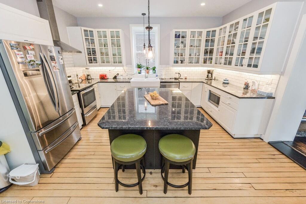 180 Union Street W Property Photo 6