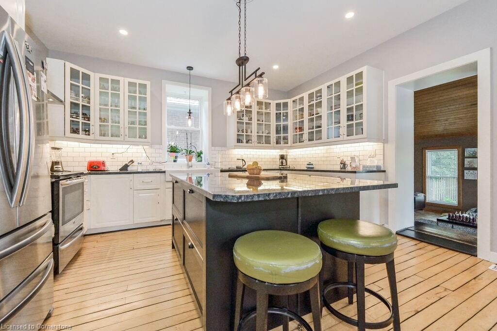 180 Union Street W Property Photo 7