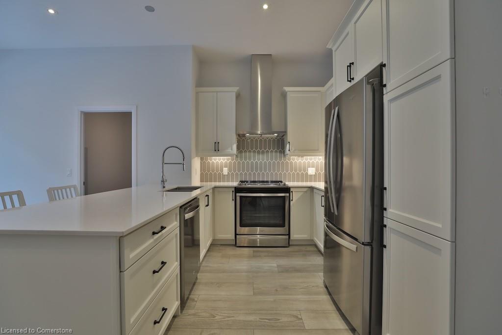 118-1 Redfern Avenue Property Photo 7