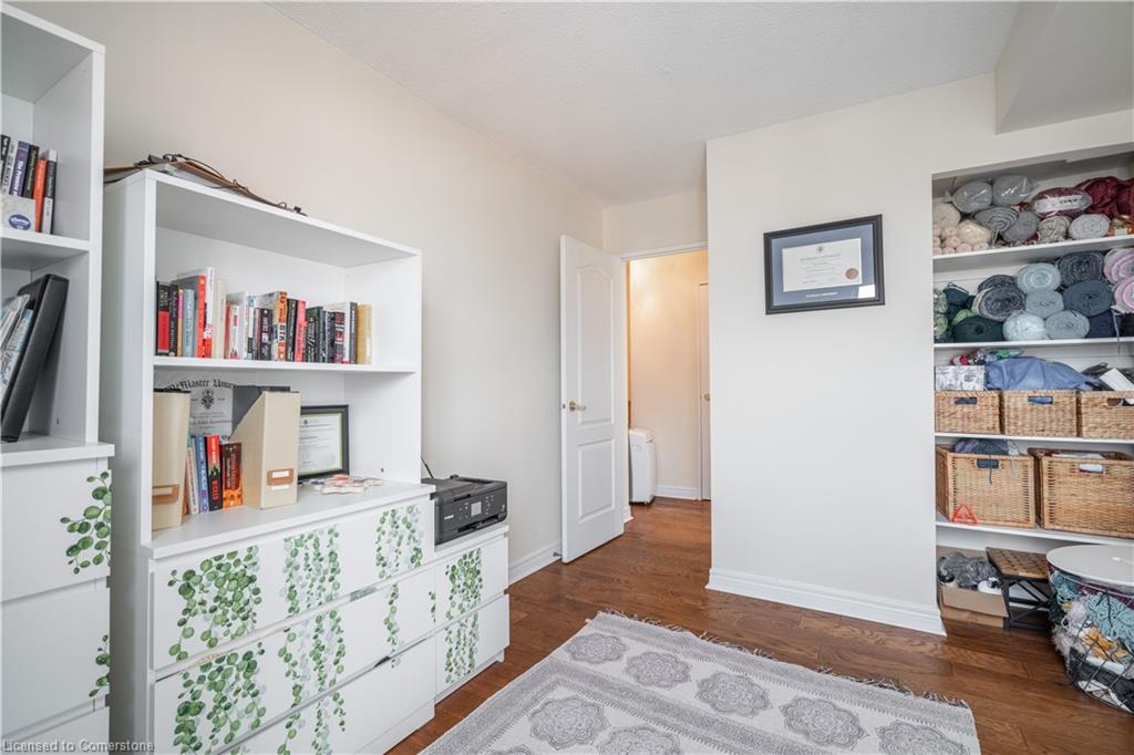 413-10 John Street W Property Photo 18