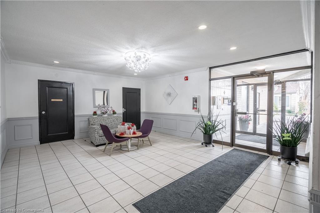 413-10 John Street W Property Photo 24