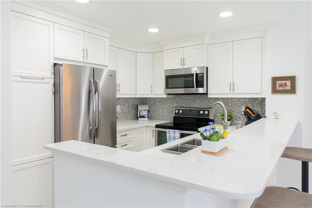 210-5188 Lakeshore Road Property Photo 7