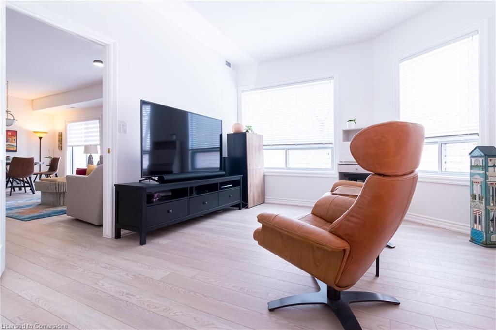 210-5188 Lakeshore Road Property Photo 16