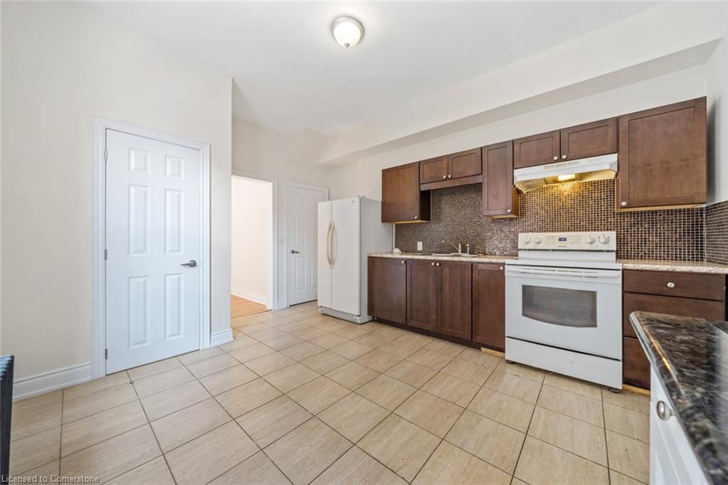 136 Macnab Street N Property Photo 10
