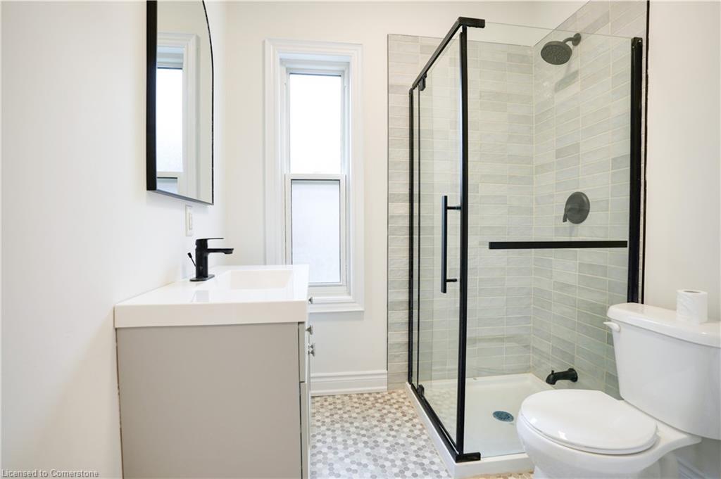 136 Macnab Street N Property Photo 14
