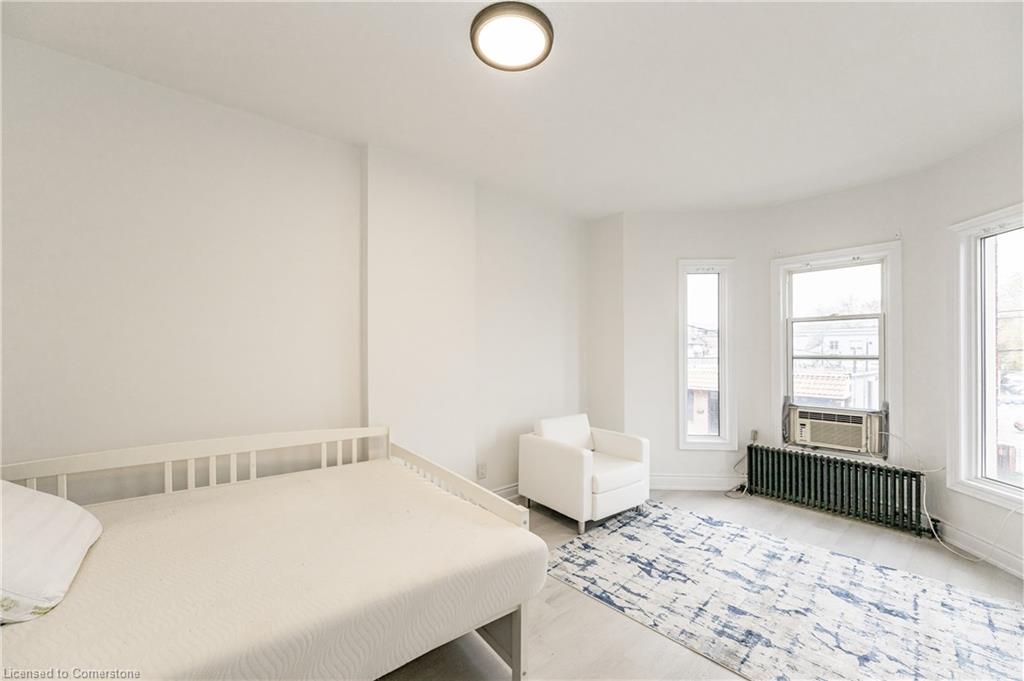 136 Macnab Street N Property Photo 18