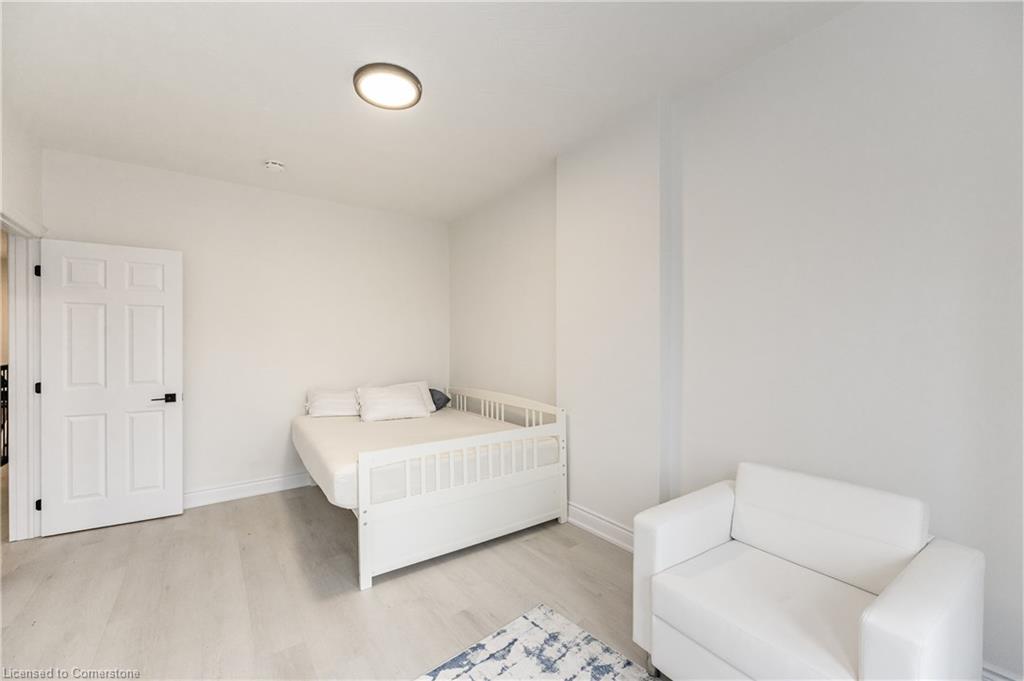 136 Macnab Street N Property Photo 20