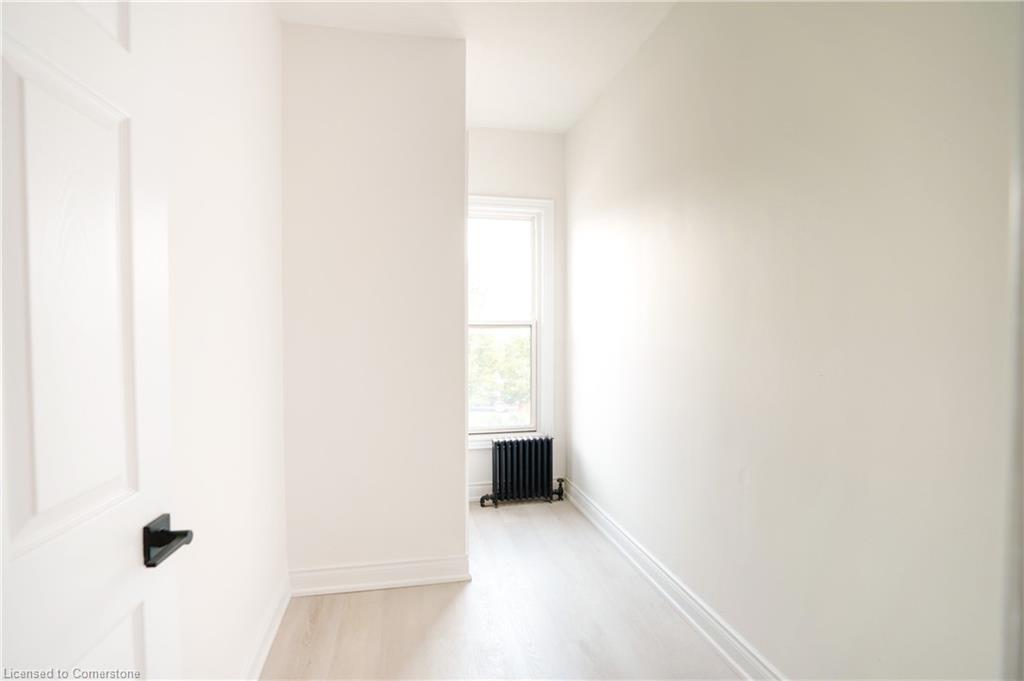 136 Macnab Street N Property Photo 21