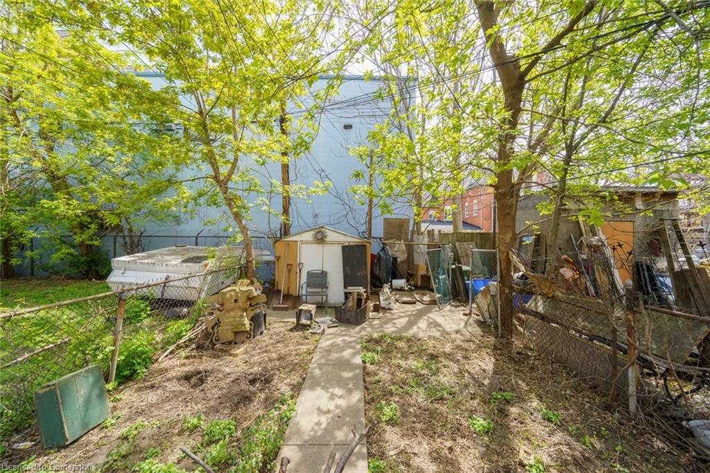136 Macnab Street N Property Photo 24