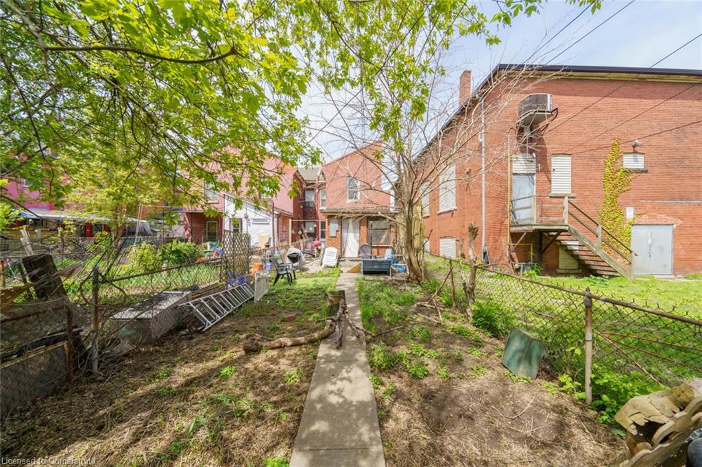 136 Macnab Street N Property Photo 25