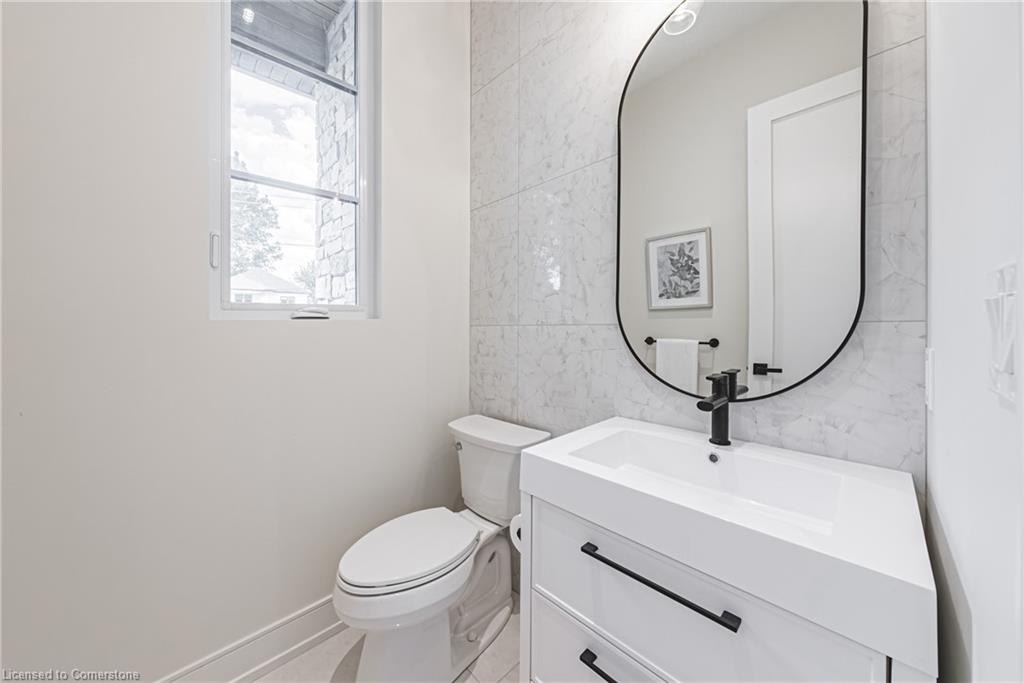202 Queen Street W Property Photo 22