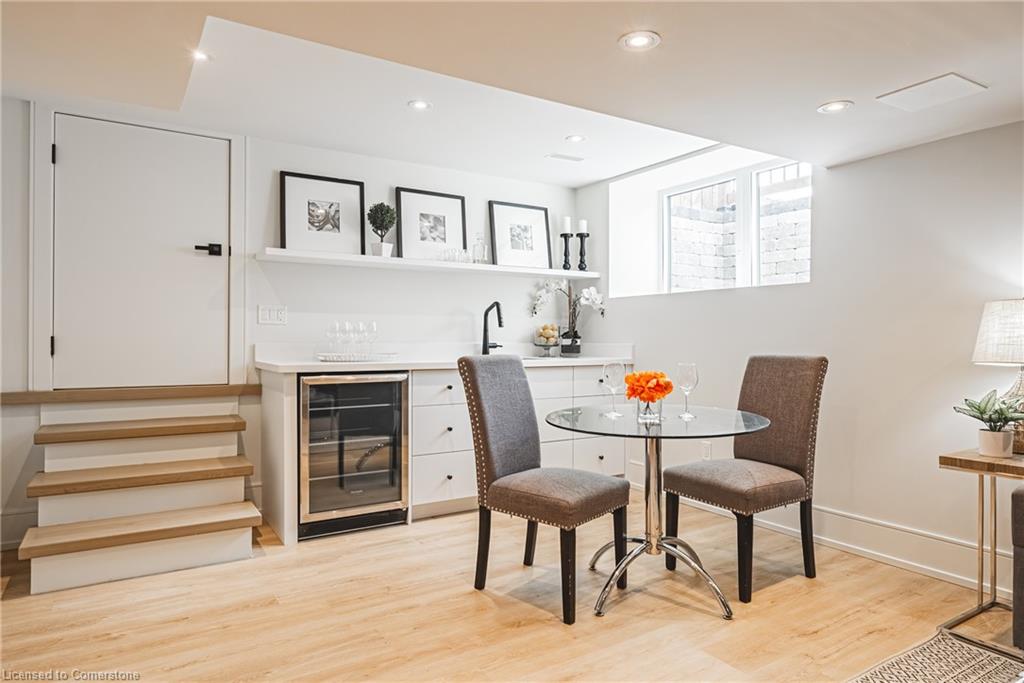 202 Queen Street W Property Photo 42
