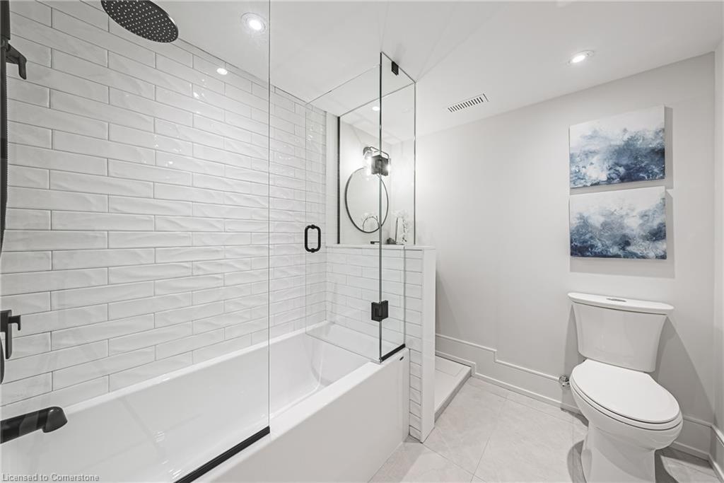 202 Queen Street W Property Photo 45