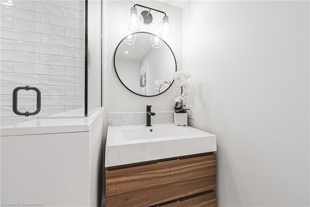 202 Queen Street W Property Photo 46