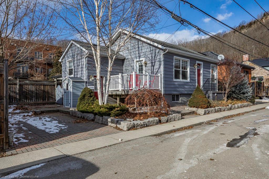 2 Bond Street N Property Photo 1