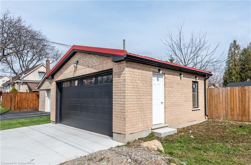 49 Cameron Avenue N Property Photo 6